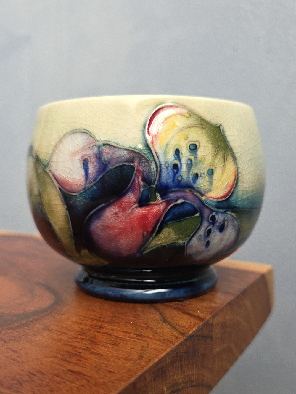 MOORCROFT POTTERY ELEGANT ENGLAND 30'S SMALL BOWL HEIGHT 2.75"